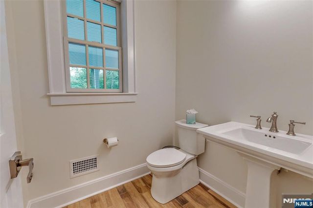 181 E Crescent Avenue, Mahwah, NJ 07430