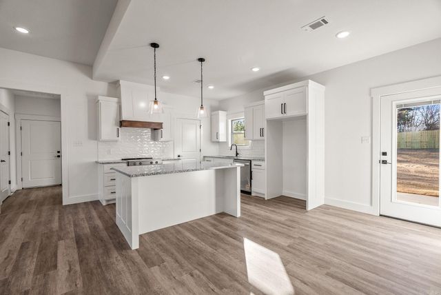 21 West Cedar Hill Road, Greenbrier, AR 72058