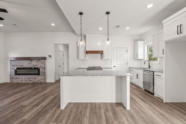 21 West Cedar Hill Road, Greenbrier, AR 72058