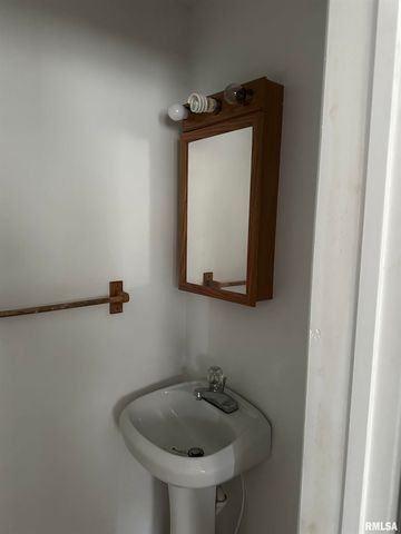 620 N 10TH Street, Herrin, IL 62948