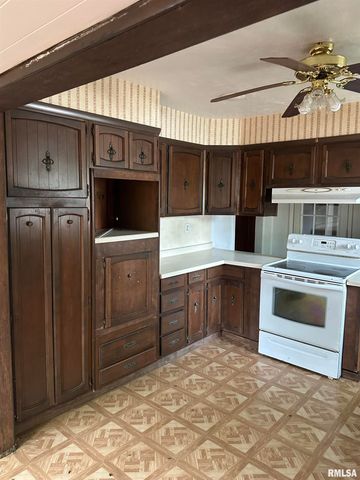 620 N 10TH Street, Herrin, IL 62948