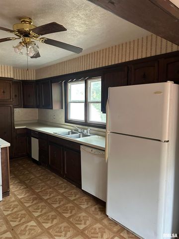 620 N 10TH Street, Herrin, IL 62948