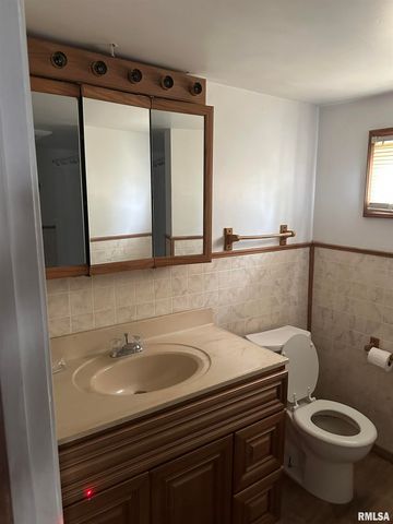 620 N 10TH Street, Herrin, IL 62948