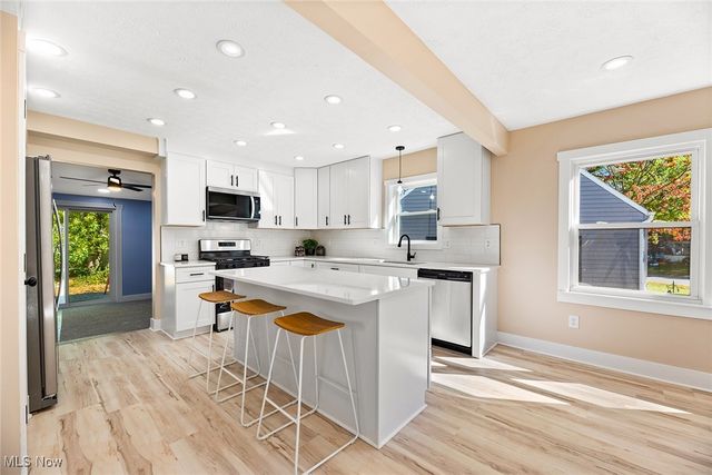 1916 Victoria Street, Cuyahoga Falls, OH 44221