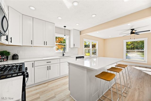 1916 Victoria Street, Cuyahoga Falls, OH 44221