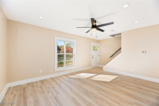 1916 Victoria Street, Cuyahoga Falls, OH 44221