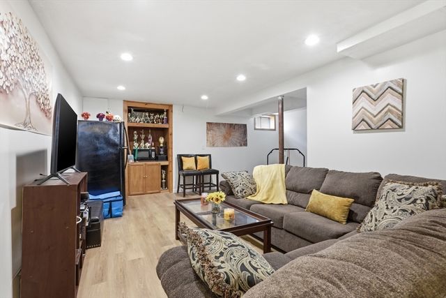 18 Trifiro Rd, Billerica, MA 01821
