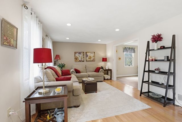 18 Trifiro Rd, Billerica, MA 01821