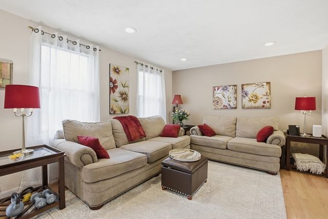 18 Trifiro Rd, Billerica, MA 01821