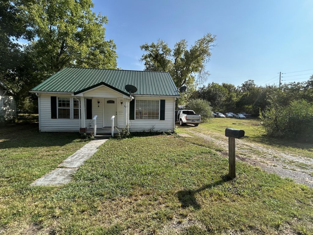 95 Front St, Stewart, TN 37175