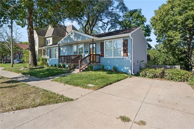 408 N WATER Street, Liberty, MO 64068