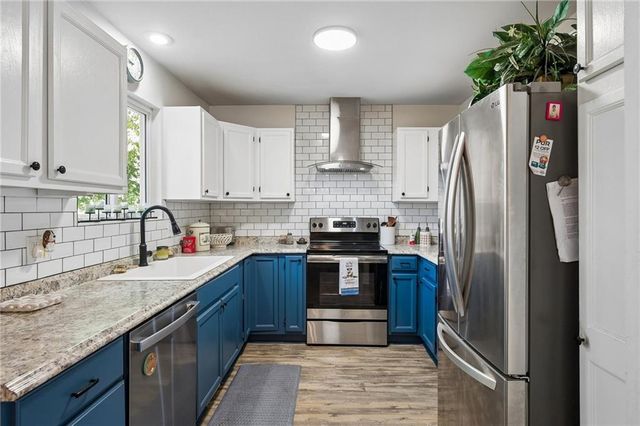 408 N WATER Street, Liberty, MO 64068