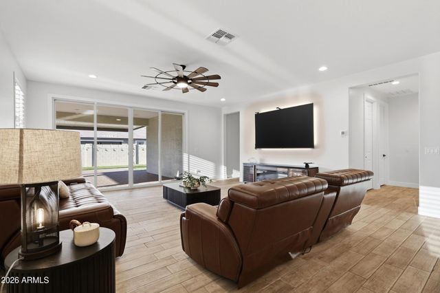 7612 W ILLINI Street, Phoenix, AZ 85043