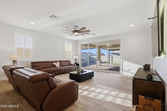 7612 W ILLINI Street, Phoenix, AZ 85043