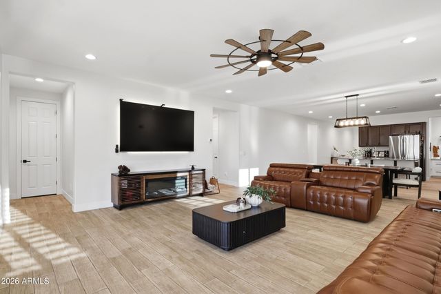 7612 W ILLINI Street, Phoenix, AZ 85043