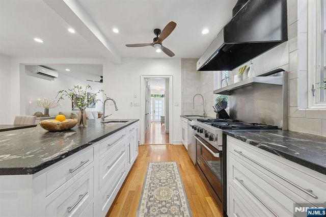 617 Avenue E, Bayonne, NJ 07002