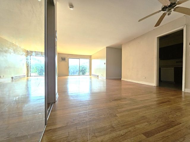 840 E Old Willow Road 116, Prospect Heights, IL 60070
