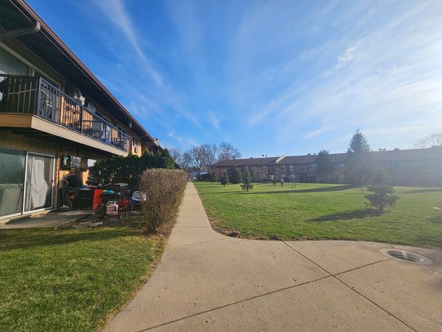 840 E Old Willow Road 116, Prospect Heights, IL 60070