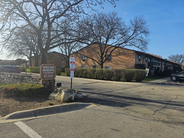 840 E Old Willow Road 116, Prospect Heights, IL 60070