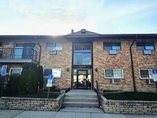 840 E Old Willow Road 116, Prospect Heights, IL 60070