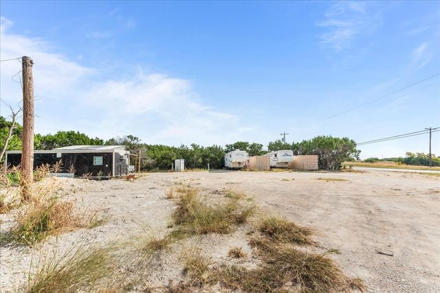 690 Hwy 22, Clifton, TX 76634