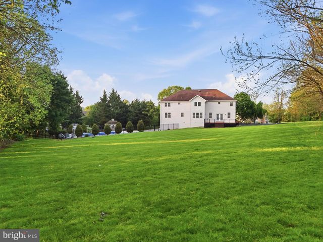 7 BEVERLY CT, Carlisle, PA 17015