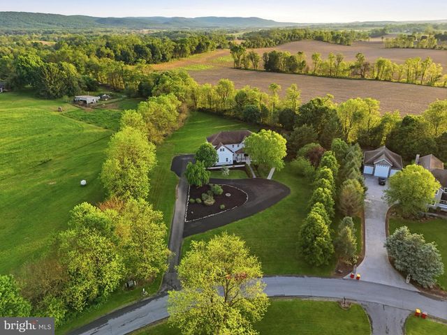 7 BEVERLY CT, Carlisle, PA 17015