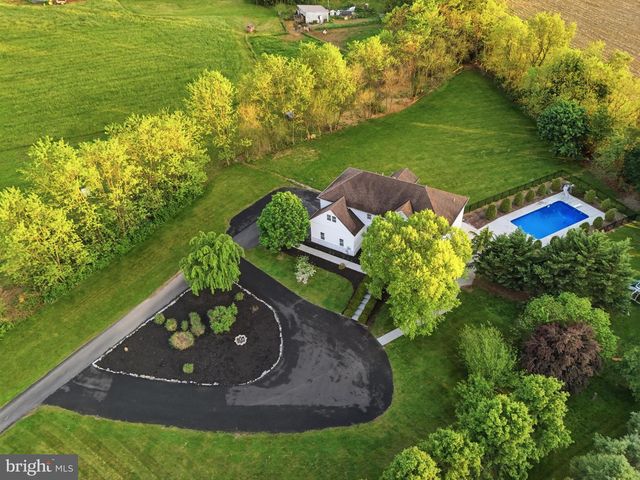 7 BEVERLY CT, Carlisle, PA 17015