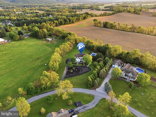 7 BEVERLY CT, Carlisle, PA 17015