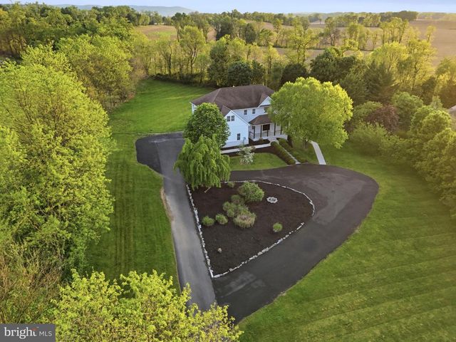 7 BEVERLY CT, Carlisle, PA 17015