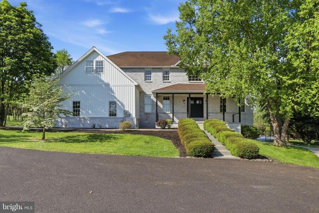 7 BEVERLY CT, Carlisle, PA 17015