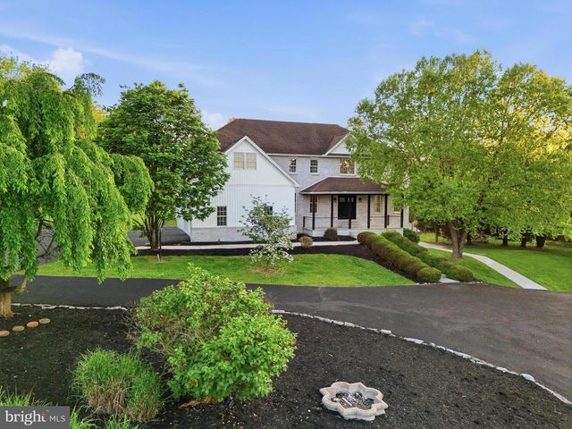 7 BEVERLY CT, Carlisle, PA 17015