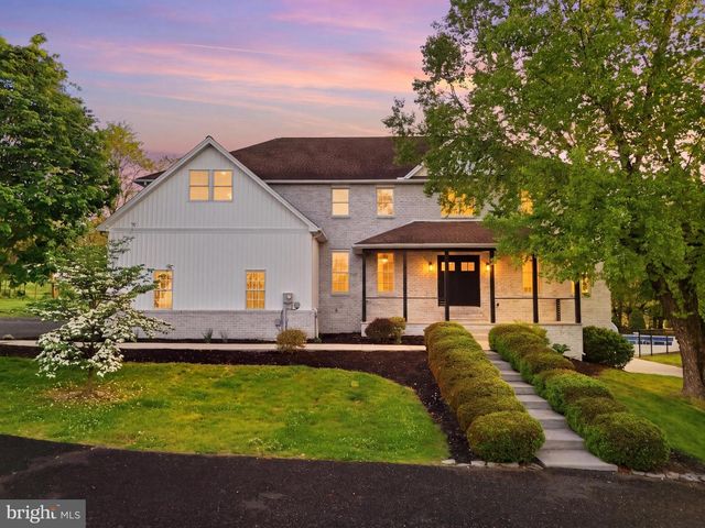 7 BEVERLY CT, Carlisle, PA 17015