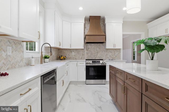 7 BEVERLY CT, Carlisle, PA 17015