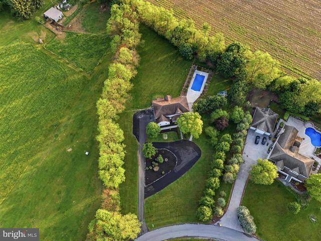 7 BEVERLY CT, Carlisle, PA 17015