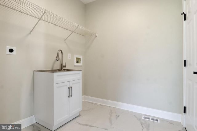 7 BEVERLY CT, Carlisle, PA 17015