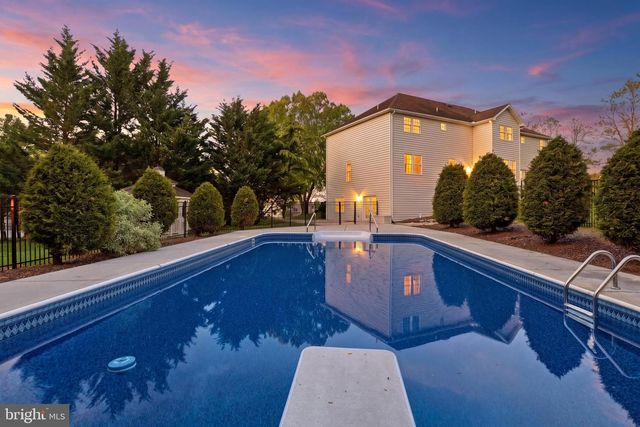 7 BEVERLY CT, Carlisle, PA 17015