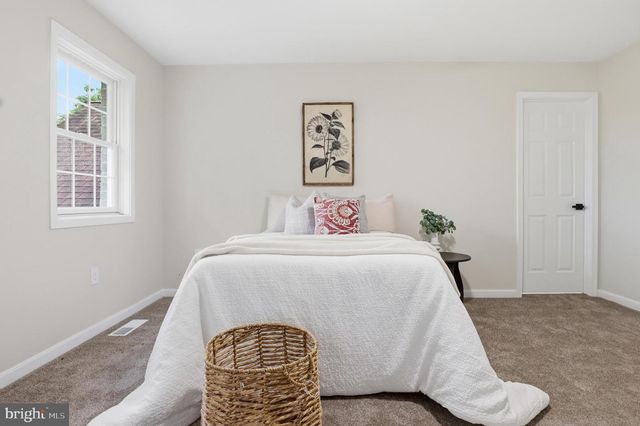 7 BEVERLY CT, Carlisle, PA 17015