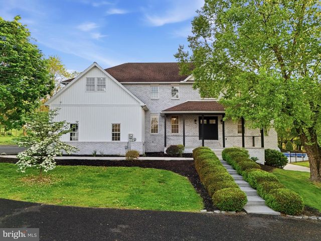 7 BEVERLY CT, Carlisle, PA 17015