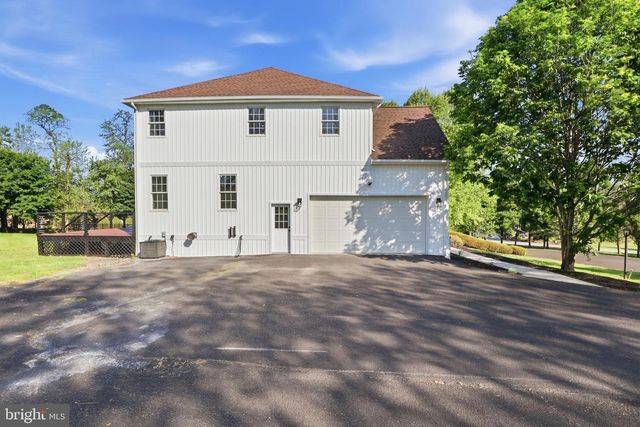 7 BEVERLY CT, Carlisle, PA 17015