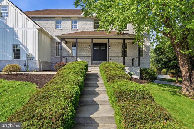 7 BEVERLY CT, Carlisle, PA 17015
