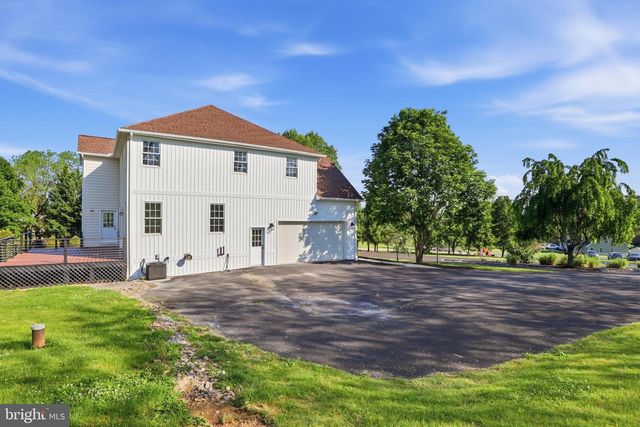 7 BEVERLY CT, Carlisle, PA 17015