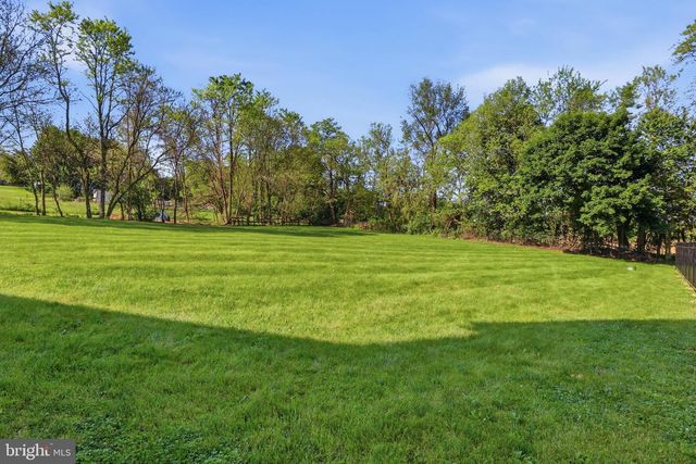 7 BEVERLY CT, Carlisle, PA 17015