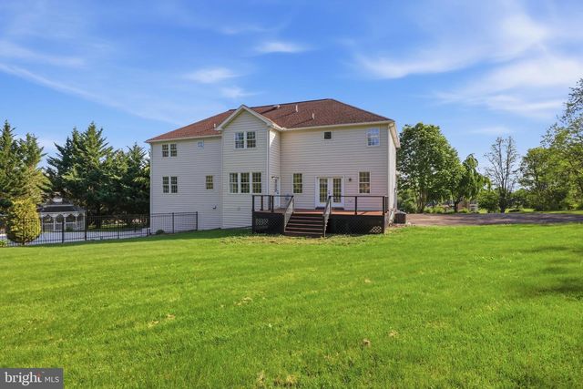 7 BEVERLY CT, Carlisle, PA 17015