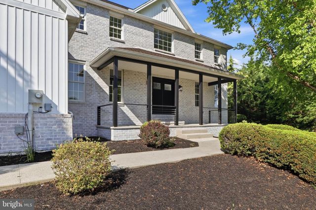 7 BEVERLY CT, Carlisle, PA 17015