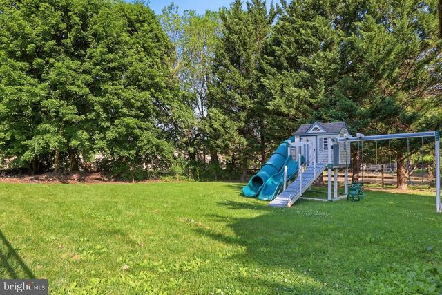 7 BEVERLY CT, Carlisle, PA 17015