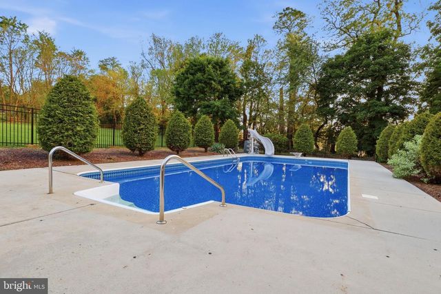7 BEVERLY CT, Carlisle, PA 17015