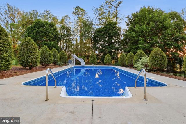 7 BEVERLY CT, Carlisle, PA 17015