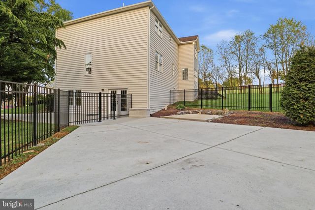 7 BEVERLY CT, Carlisle, PA 17015