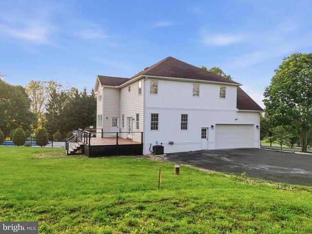 7 BEVERLY CT, Carlisle, PA 17015
